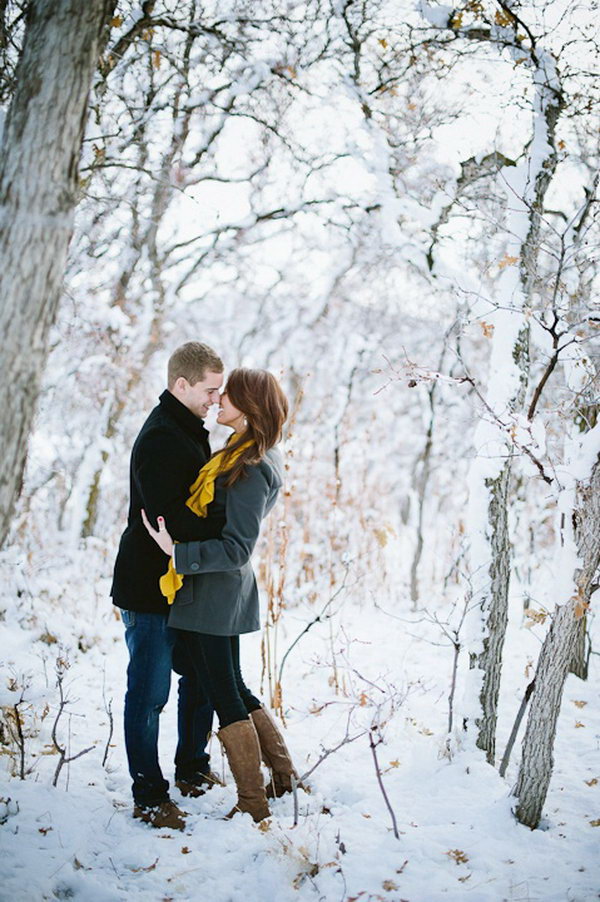 10+ Romantic Winter Engagement Photo Ideas - Hative