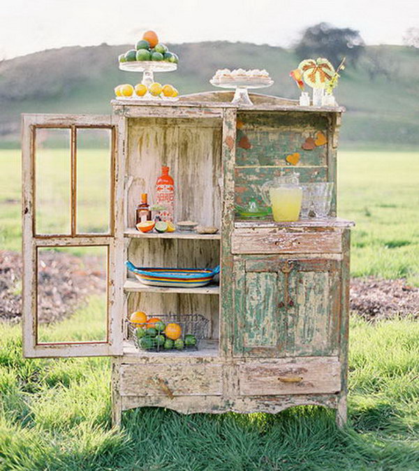 Ginger Lime Margarita Drink Station. Serve the guests with this ginger lime margarita drink station for a visual treat as well as cool beverage to drink. Stir the squeezed juice, rub lime wedge along the rim and dip it into the graham cracker sugar mixture for garnishment. 