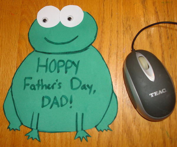 Cute DIY Frog Shaped Card Double as Mouse Pad 
