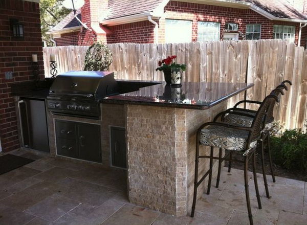 All materials of this outdoor kitchen are with high durability, which is practically zero maintenance. A smart outdoor kitchen connects to the house. 