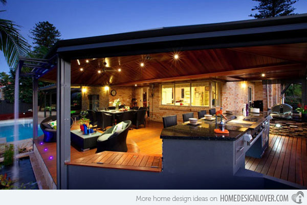 The open plan and the lighting design of this outdoor kitchen make it look luxurious and gorgeous. 
