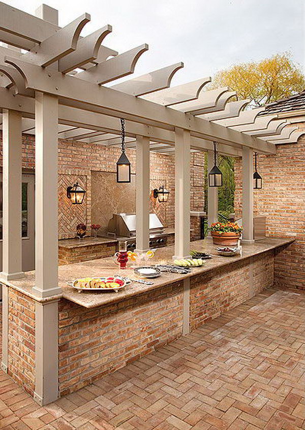 This modern outdoor kitchen has a beautiful design. The bricks suit the whole decor beautifully. 