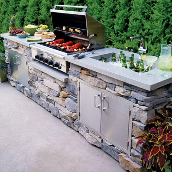 A stone kitchen can be both functional and pretty. It is really a great place for a summer party with an amazing oven and a beer cooling poor. 