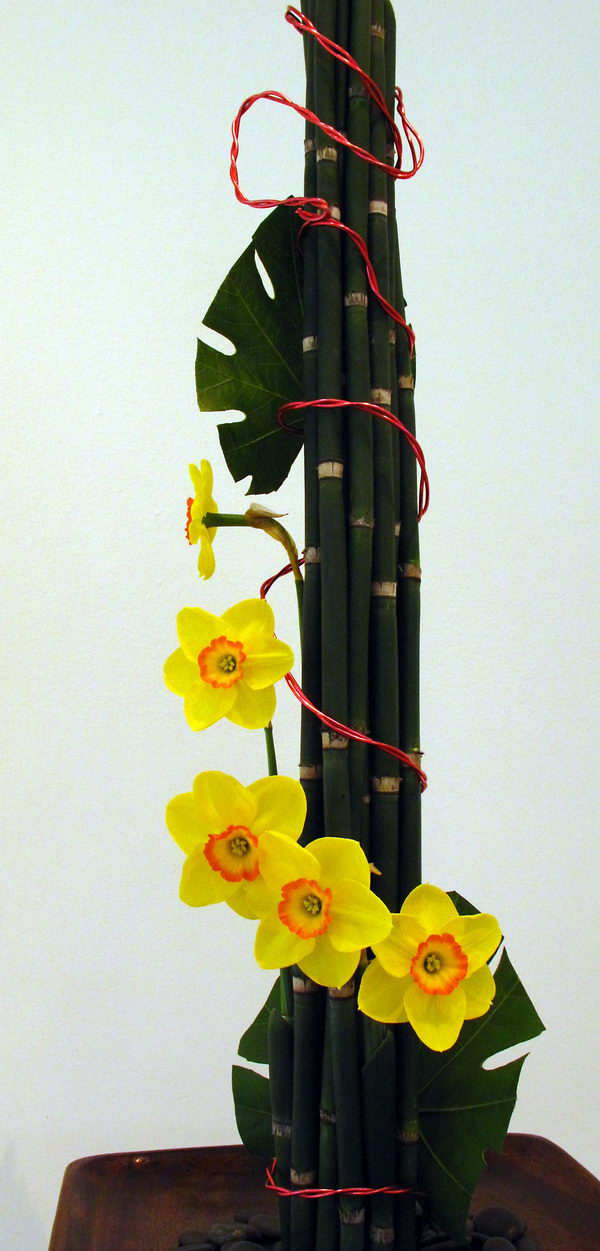[Image: unique-tower-shape-flower-arrangement-5.jpg]