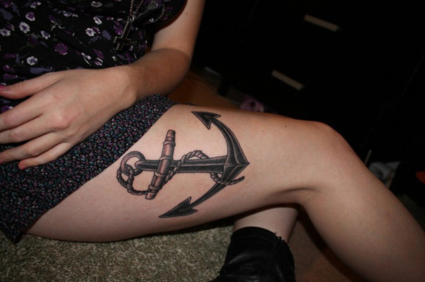 47-anchor-on-thigh-tattoo