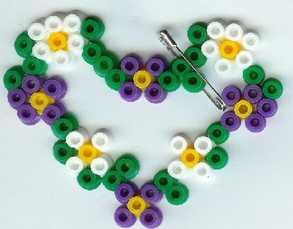 28-perler-bead-flower-heart