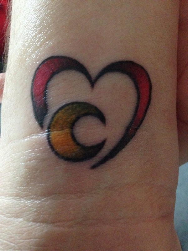 11-heart-and-moon-tattoo-design