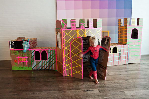 30 Creative DIY Cardboard Playhouse Ideas - Hative