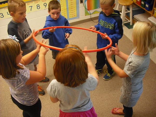 10+ Team Building Activities for Adults and Kids - Hative