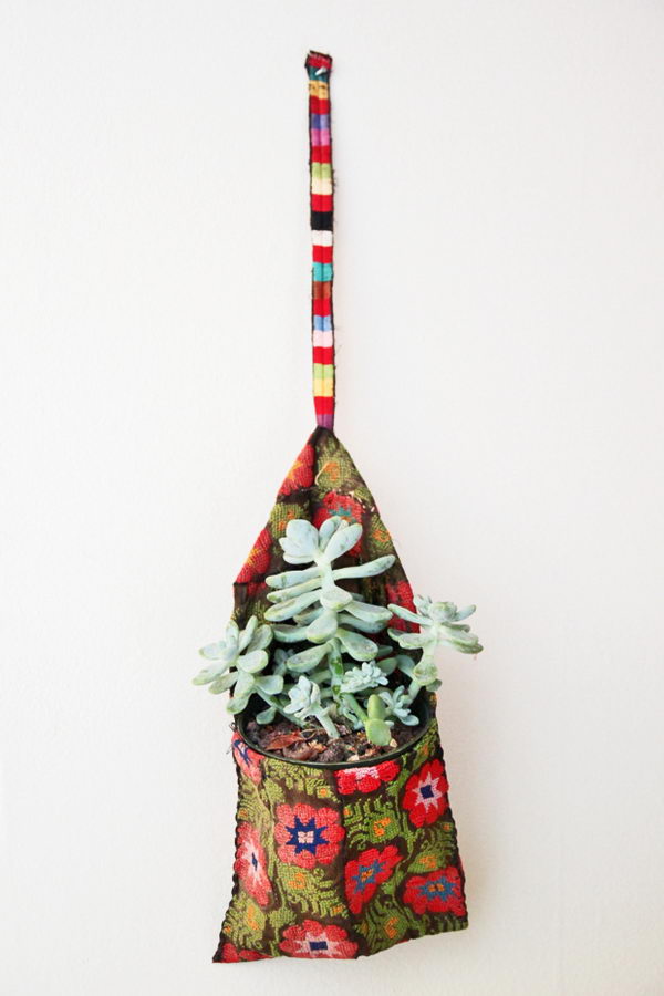 DIY Clothespin Bags Wall Planter.