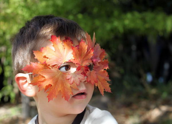 Leaf Mask. DIY Halloween Mask Crafts for Kids, which are embellished in rich colors and fine design. They are perfect props for Halloween pretend play which fosters imagination and creativity in children.