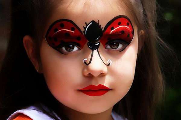 Ladybug Face Paint. Cool Face Painting Ideas For Kids, which transform the faces of little ones without requiring professional-quality painting skills.