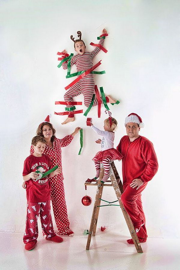 20 Fun and Creative Christmas Card Photo Ideas - Hative