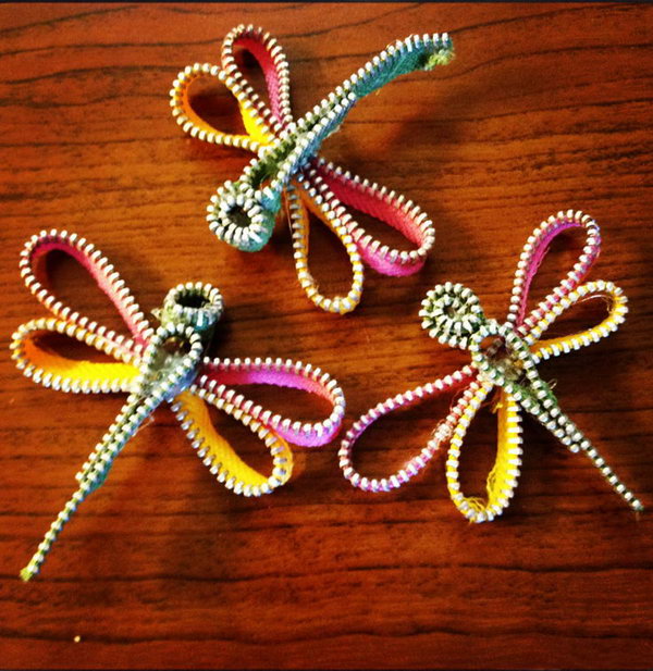 These zipper dragonflies are so simple and fun to make. 