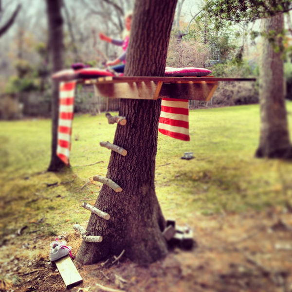 Simple Tree House. Interesting things to do out there in your backyard. So simple and cheap to make, and you could play them with your kids or family anytime.