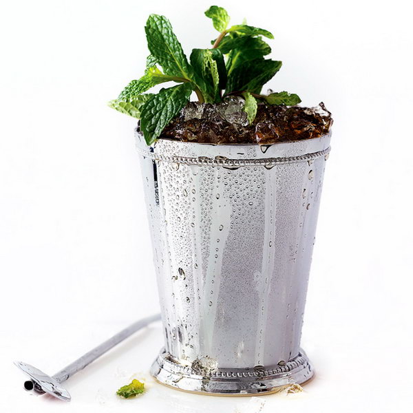 Prescription Julep. Get boring about the hot summer air? Get cooled off with this prescription julep with all your guests to enjoy your summer party. Muddle mint leaves and syrup in a glass. Fill it with crushed ice to make a mound. Add mint sprigs and straw for beautiful garnishment.