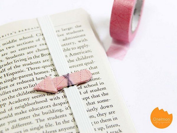 Arrow Bookmark. Cut the stick into 3 parts assemble to make the arrow shape. Sew the arrow to the elastic strap and add wrap the arrow with washi tape for beautiful decor. It's cheap yet your friends must enjoy this creative design.