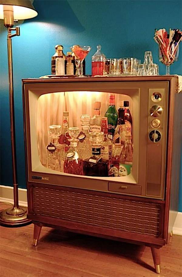  DIY Reperposed Vintage Television Beer Bar 