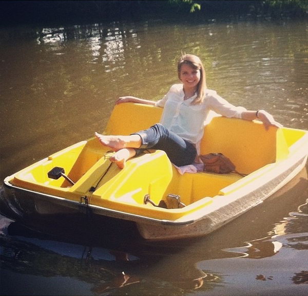 Something Aquatic. You can enjoy some aquatic activities with your girlfriend on a hot summer day. It's a good way to relax and bring the lovers closer. Fishing, canoeing or sailing are always perfect choices.