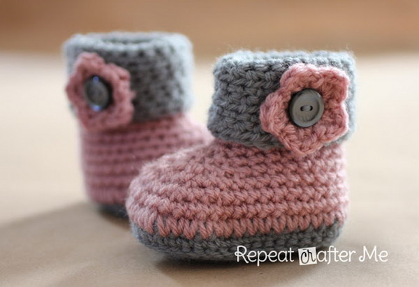 Crochet Cuffed Baby Booties. 