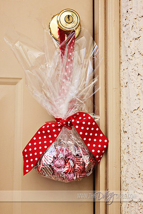 20+ Easy and Sweet Neighbor Gifts for Christmas - Hative