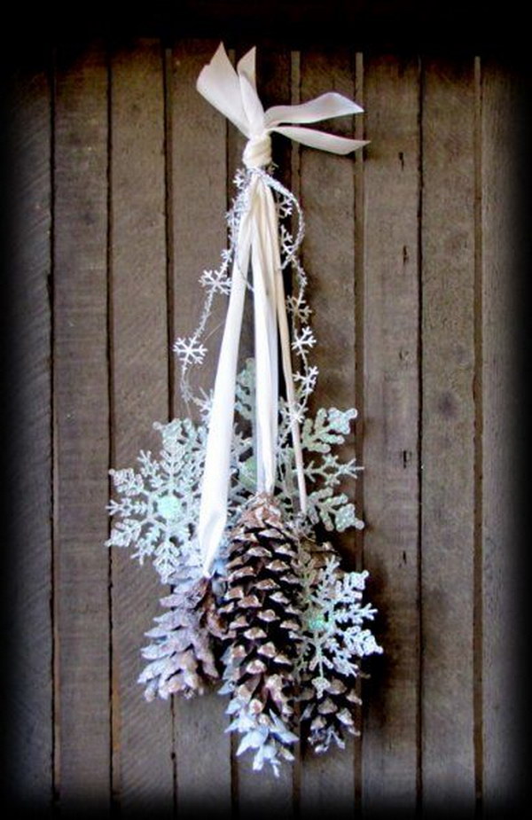 Pinecones and Snowflakes Winter Door Hanging 