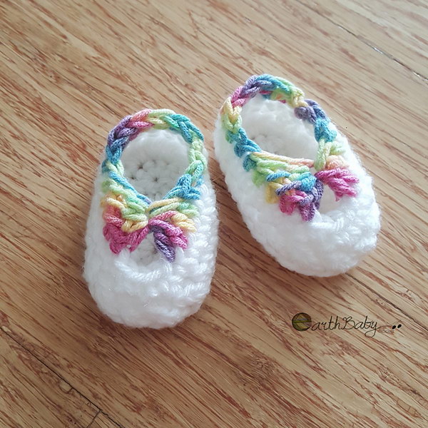 Quick Newborn Booties with Bow. 