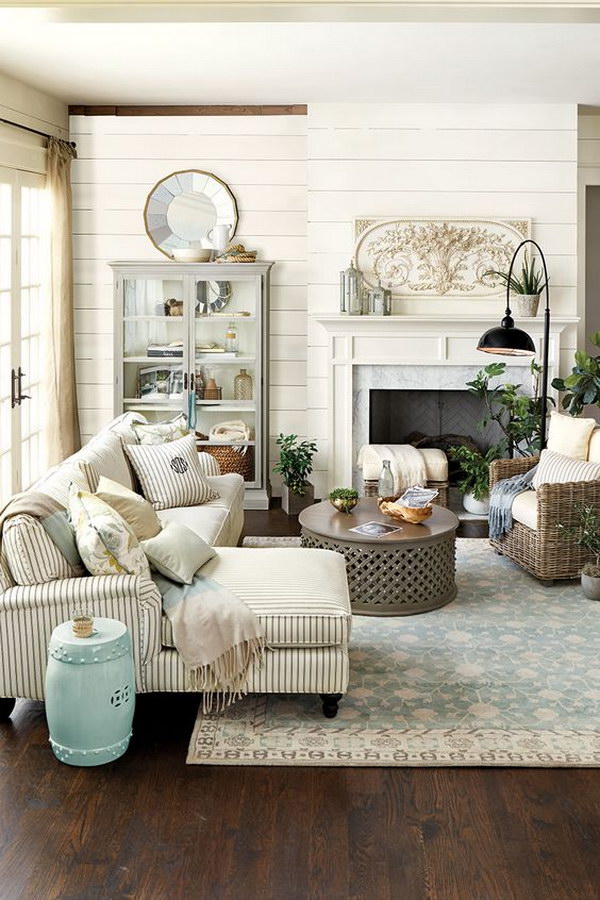 Living Room Layout: Emphasis On Visual Balance. 