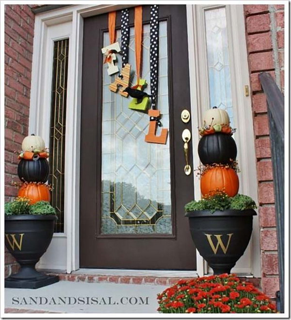 'Falling Fall' Door Decoration. 