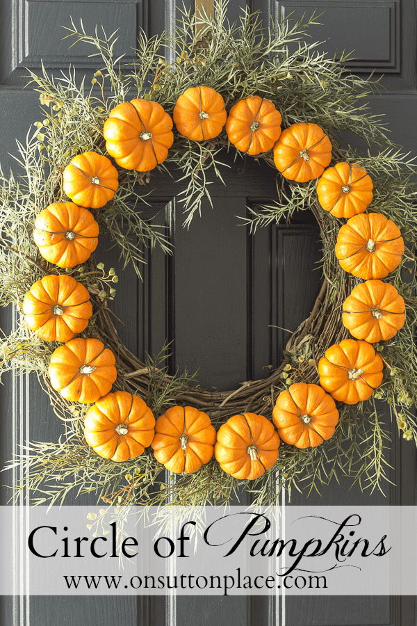 Circle Pumpkin Wreath. 