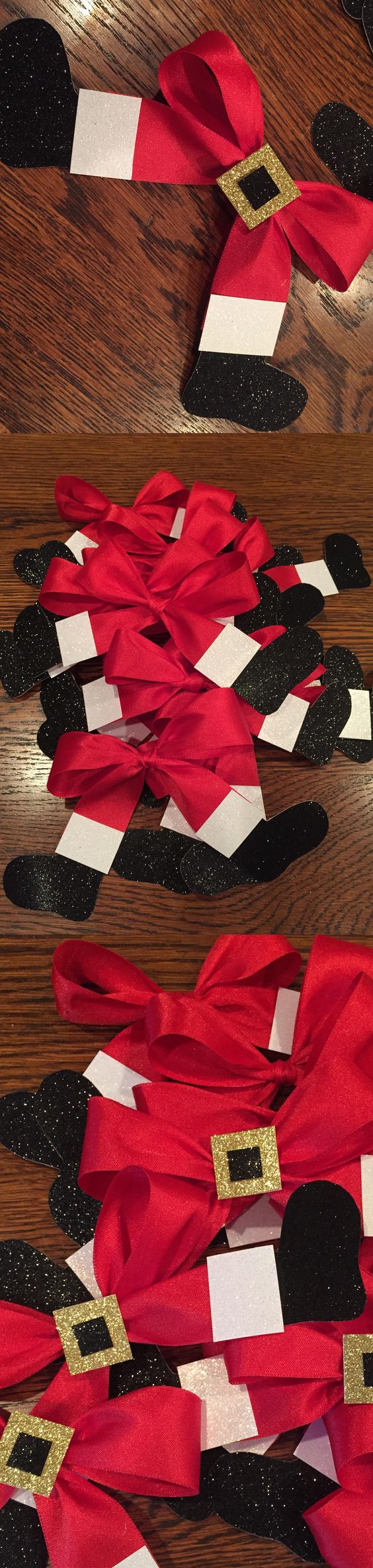 Santa Bow Wreath Wall Hanging. 