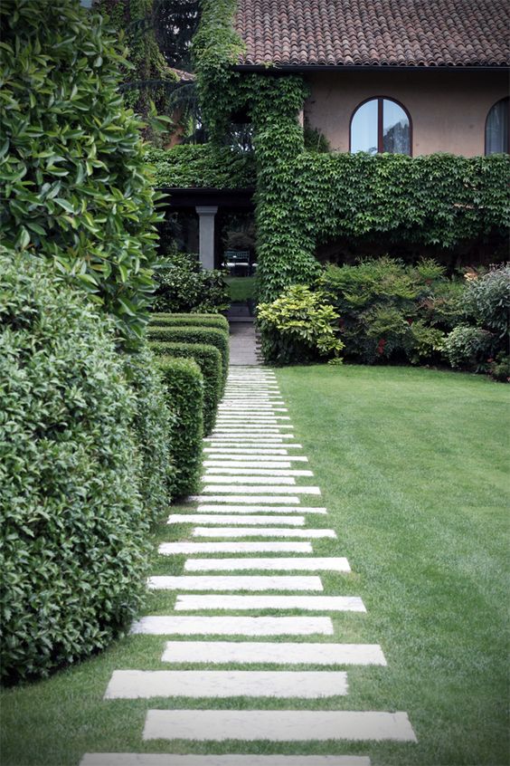 Stepping Stone Pathway Across Lawn. 