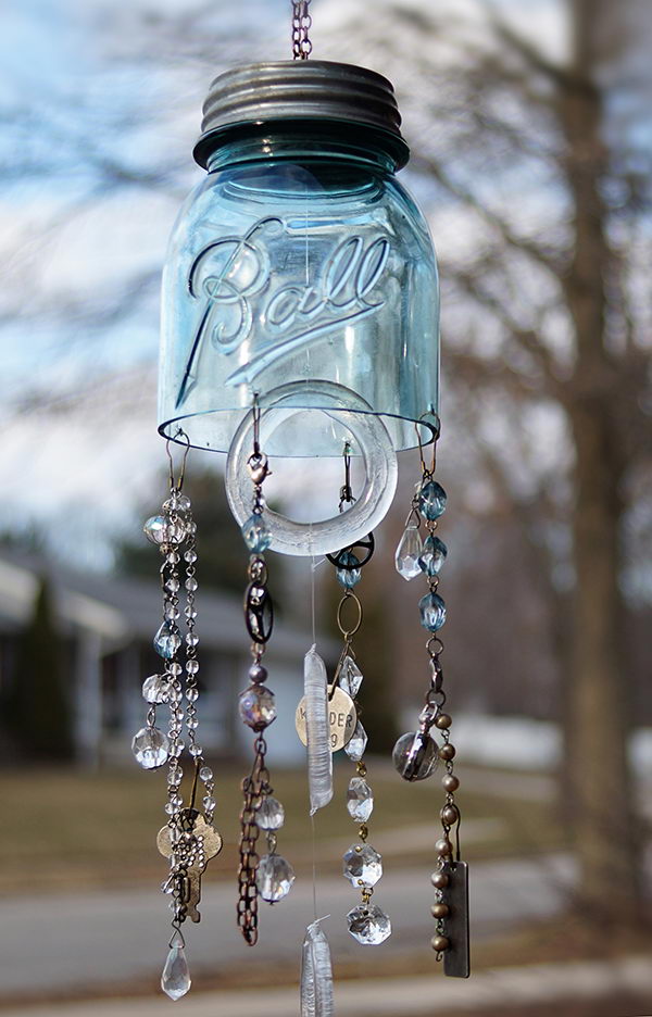 DIY Mason Jar Wind Chimes. 