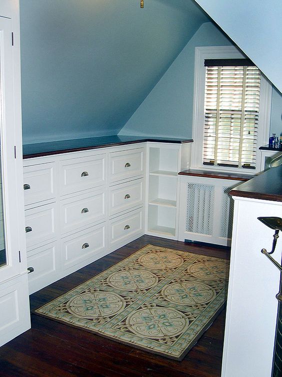 Make Best Use of Space with Built In Drawers and Corner Shelves. 