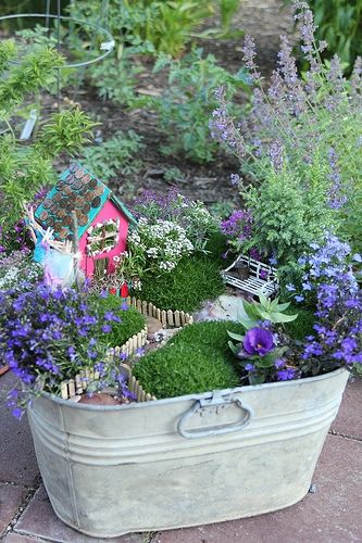 DIY Fairy Garden in a Bucket. 