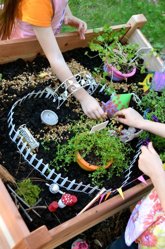 DIY Fairy Garden Table. 