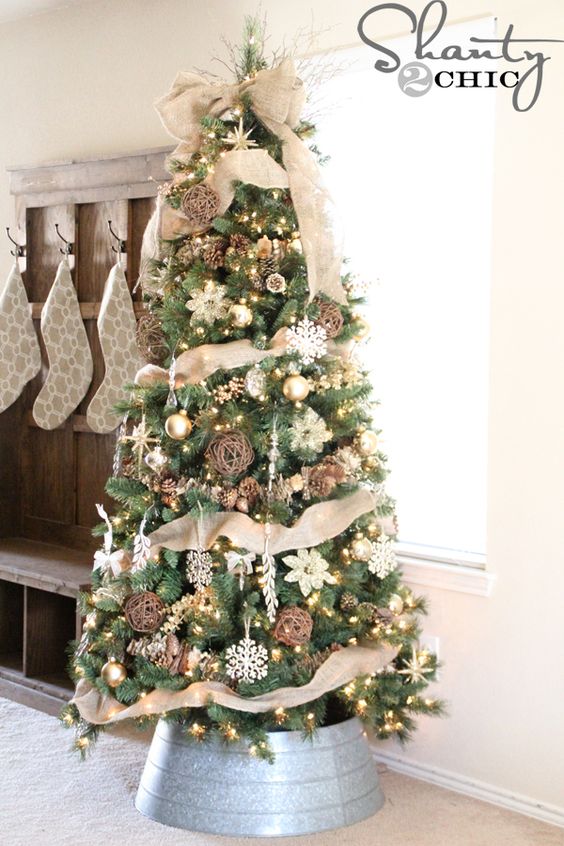 30 Creative Christmas Tree Stand DIY Ideas - Hative