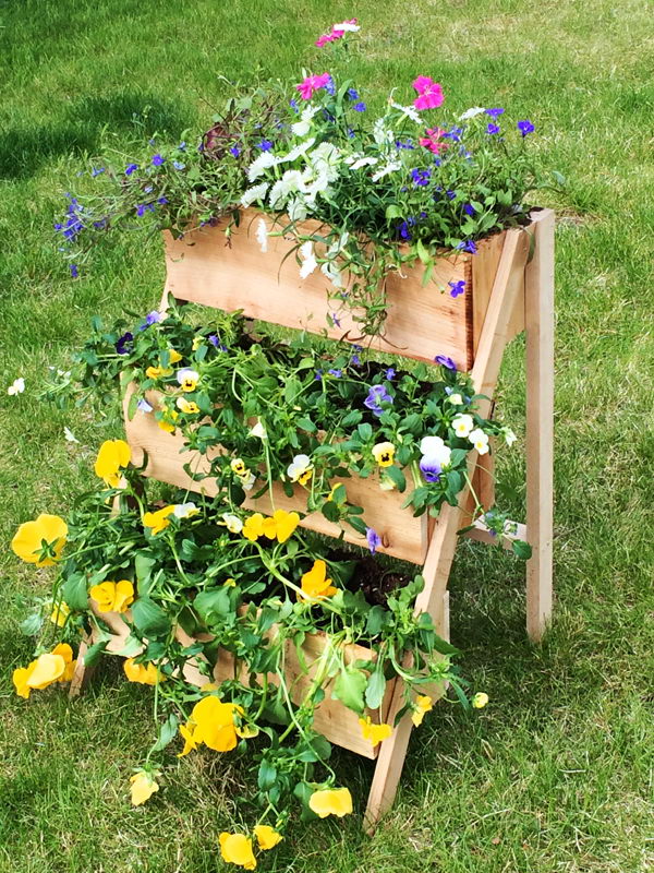 30+ Creative DIY Wood and Pallet Planter Boxes To Style Up ...