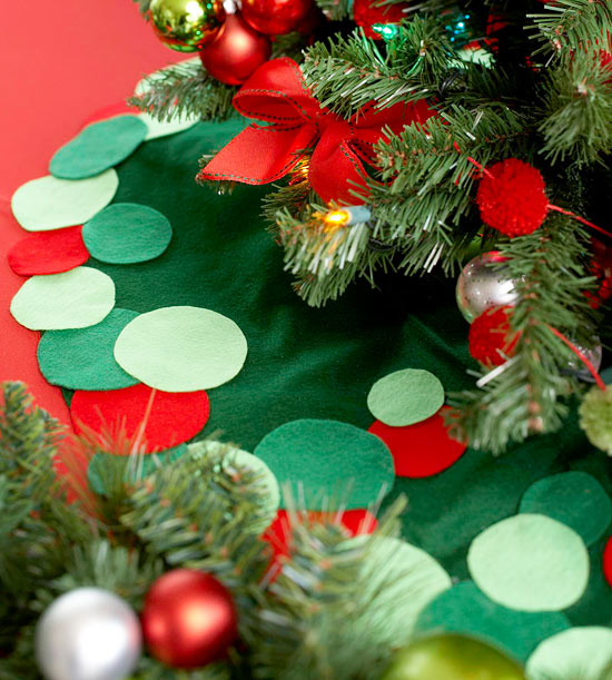 Large Colorful Circle Felt Tree Skirt. 