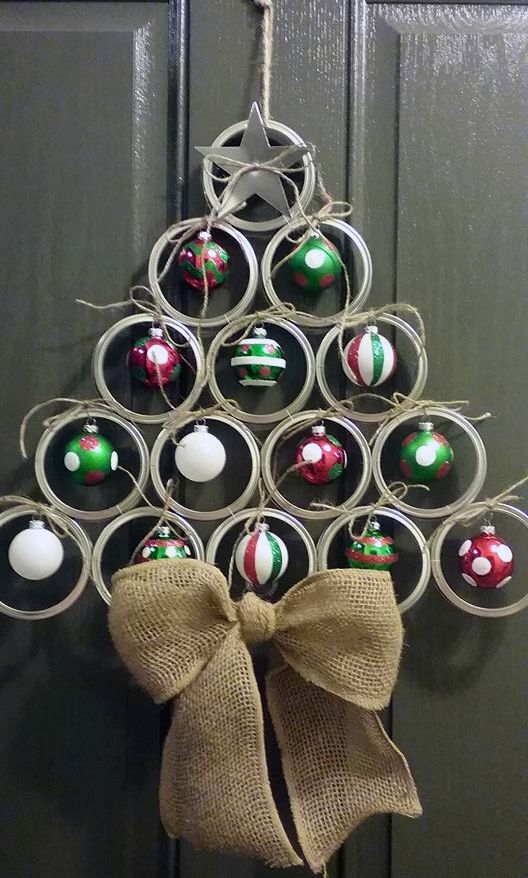 Canning mason jar lid christmas tree door hanger. 