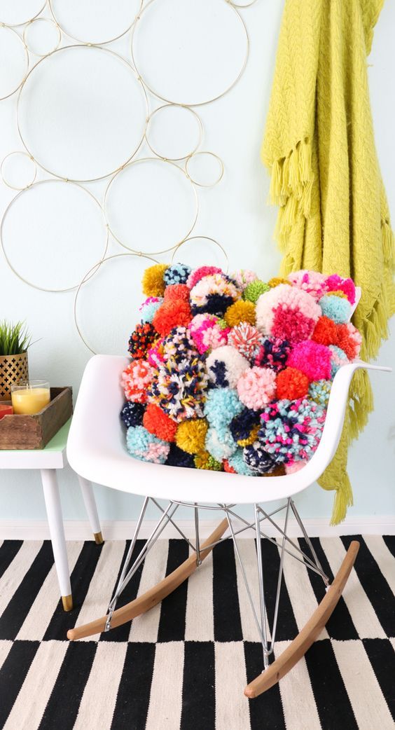 DIY Pom Pom Pillow . 