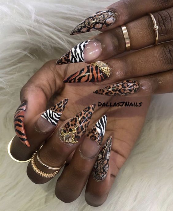 Animal print nails. 