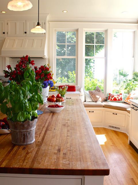 Kitchen Bay with additional storage under the window seat. 