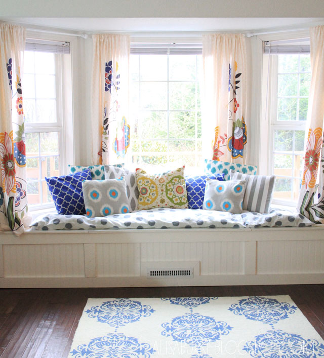 DIY Window Seat Tutorial for Kitchen Bay. 