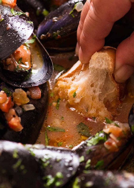 Mussels with Garlic White Wine Sauce. 