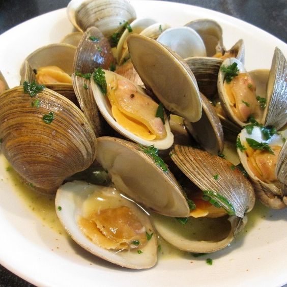 Pressure Cooker Steamed Clams in Lemon Wine Broth. 