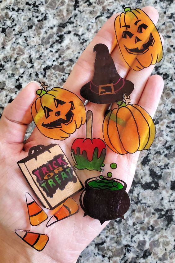 Easy DIY Shrinky Dinks Halloween Magnets. 