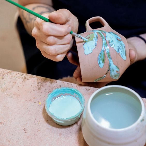 Make Color-Blocked Illustrations with Underglaze. 