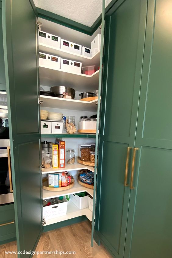 L Shaped Kitchen With Floor To Ceiling Cabinets. 