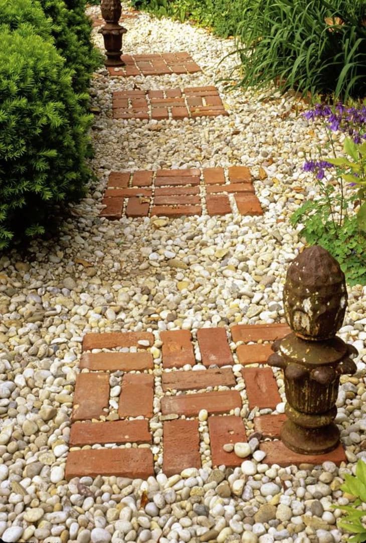 Inexpensive Stepping Stone Walkway Ideas. 